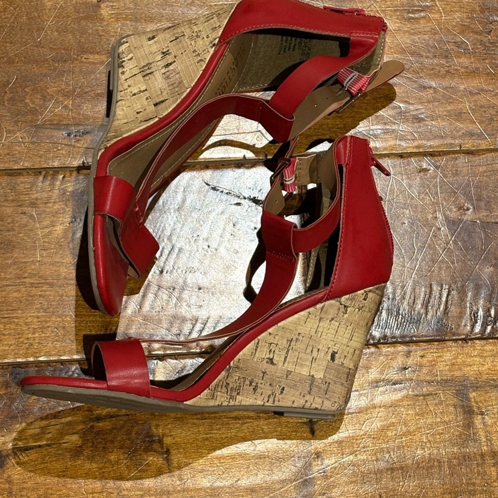 Kenneth Cole Reaction T-Strap Ava Red Wedge Sandals - Picture 4 of 15